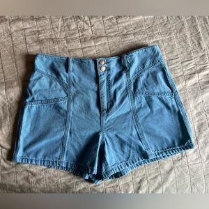 Super cute shorts!! 💙